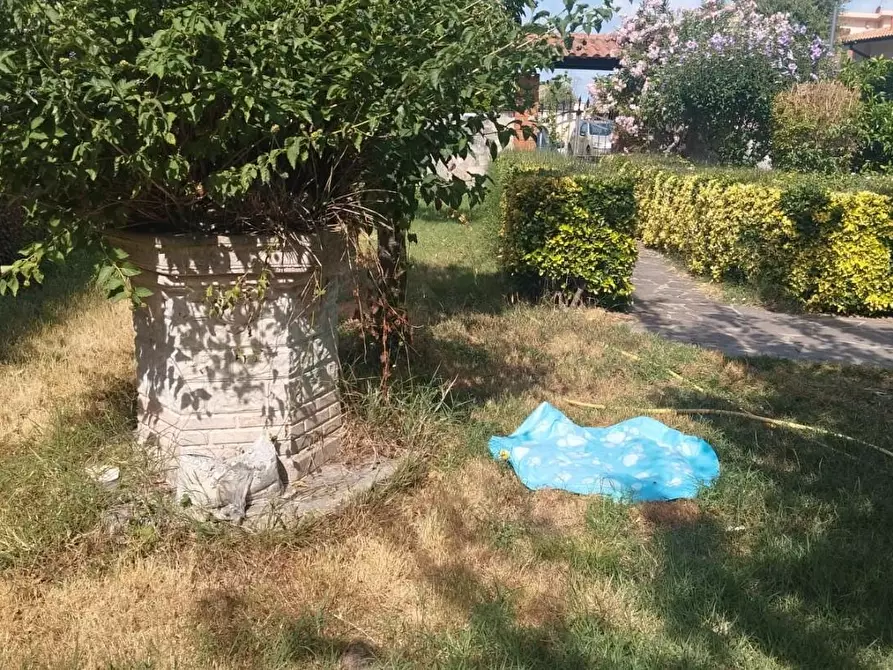 Immagine 9 di Villa in vendita  a Cascina