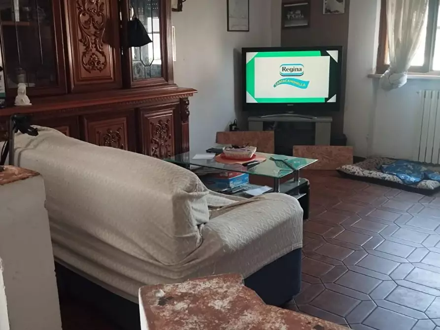 Immagine 1 di Villa in vendita  a Cascina