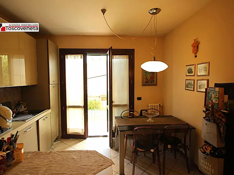 Immagine 5 di Appartamento in vendita  a Lucca