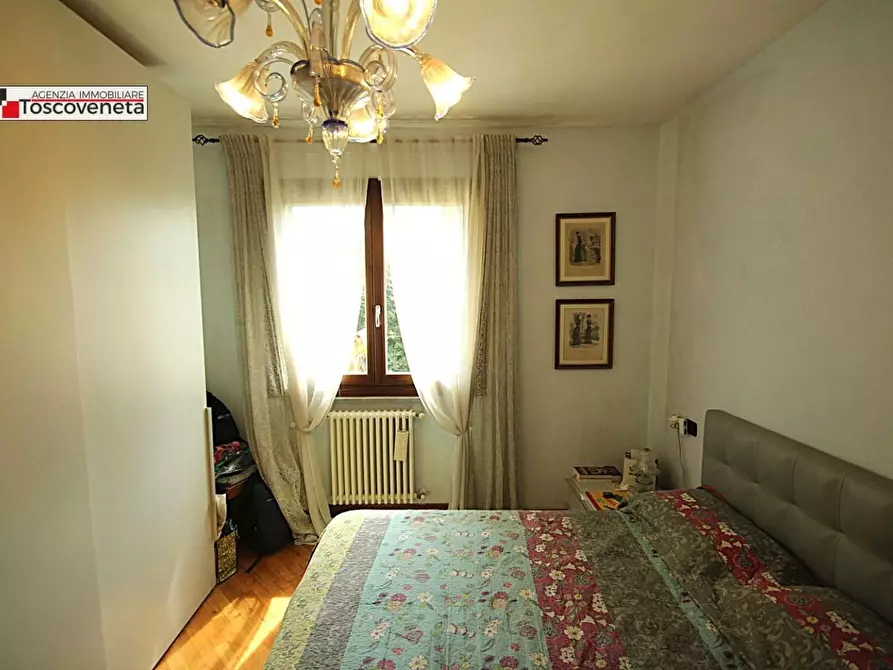 Immagine 13 di Appartamento in vendita  a Lucca