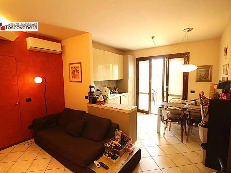 Immagine 3 di Appartamento in vendita  a Lucca