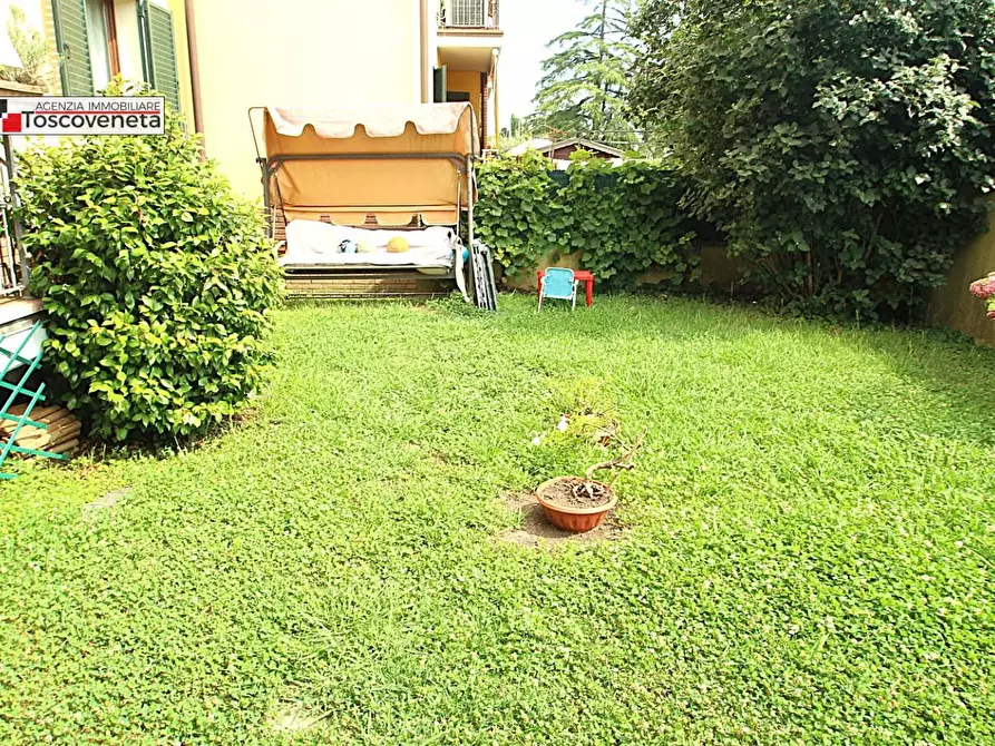 Immagine 2 di Appartamento in vendita  a Lucca