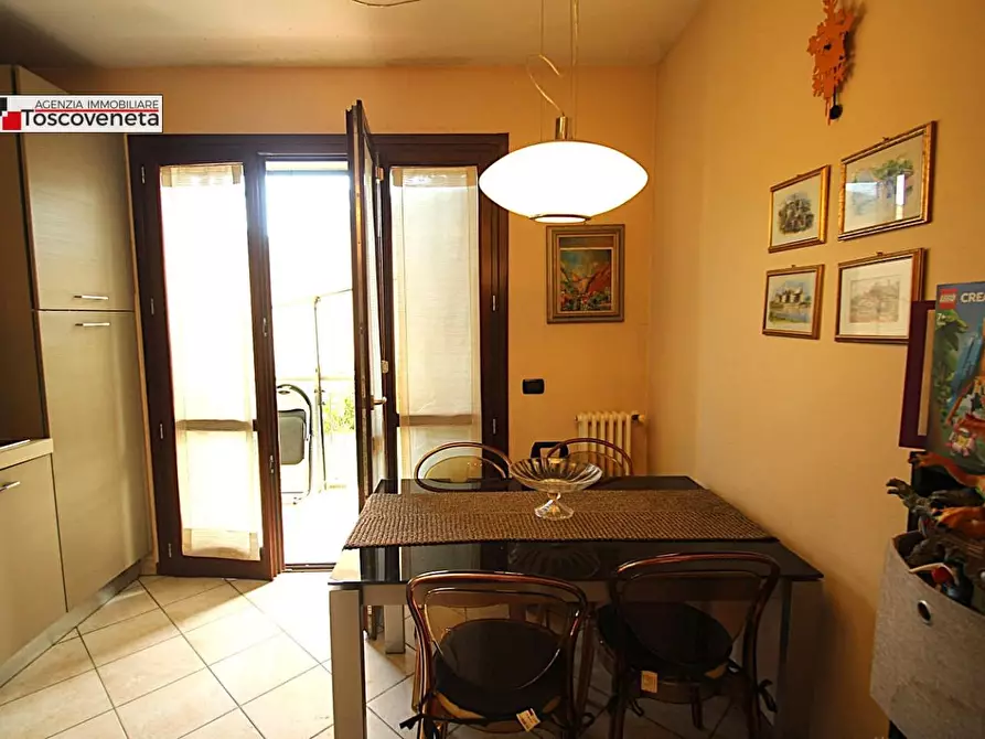 Immagine 19 di Appartamento in vendita  a Lucca