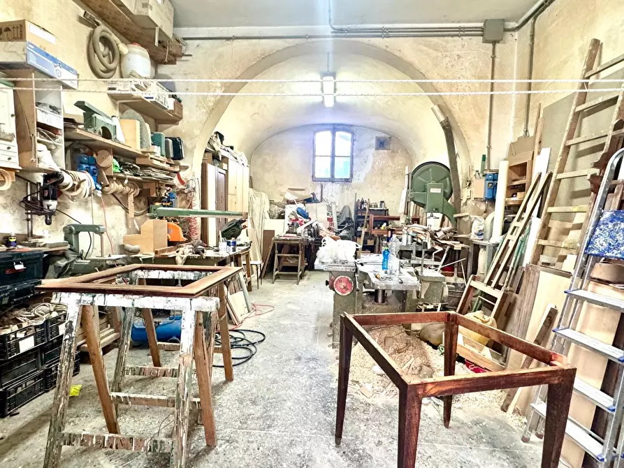 Immagine 1 di Laboratorio in vendita  a Empoli