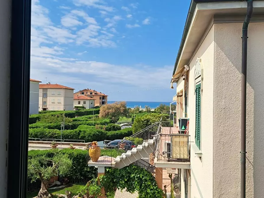 Immagine 1 di Porzione di casa in vendita  a Rosignano Marittimo