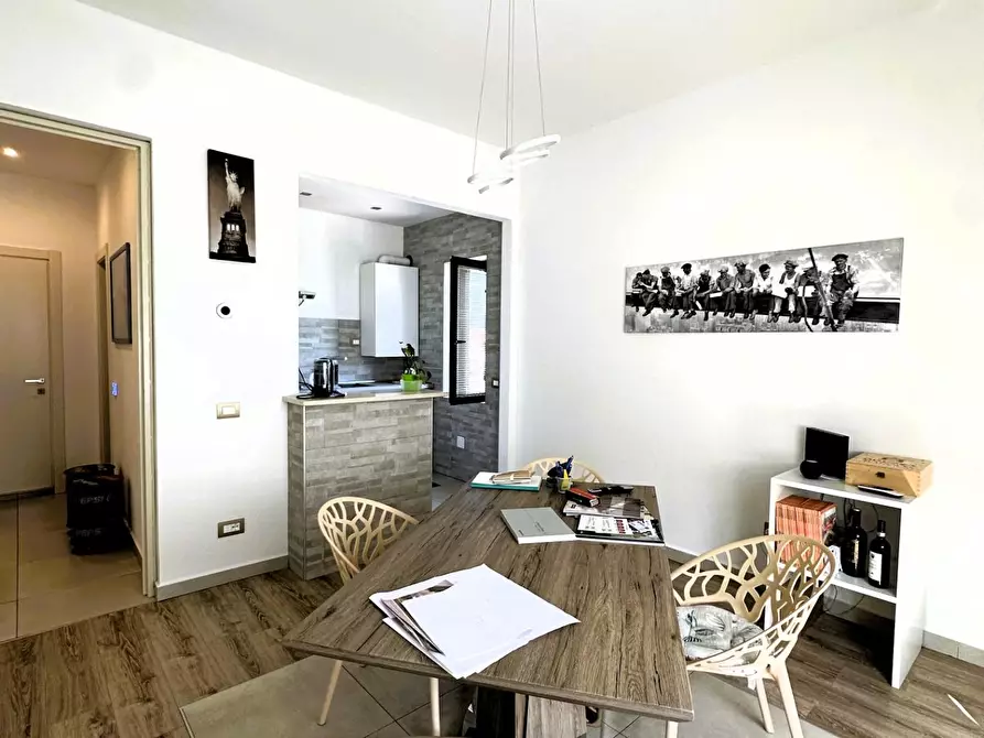 Immagine 4 di Ufficio in vendita  a Ortonovo