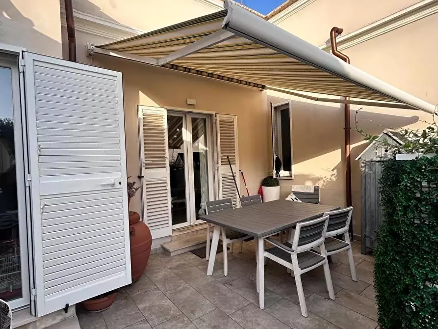 Immagine 1 di Villetta a schiera in vendita  a Pisa