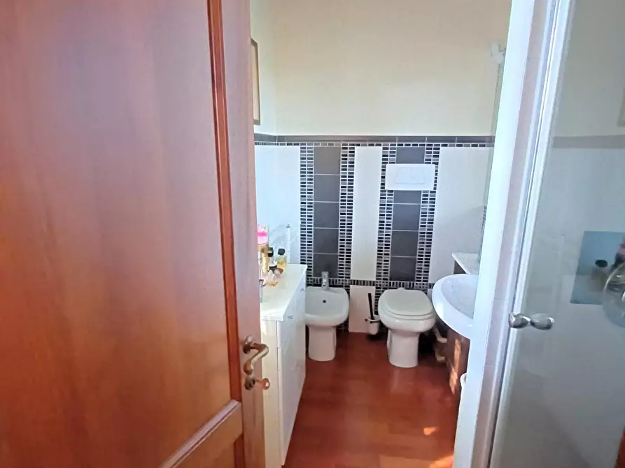 Immagine 11 di Casa colonica in vendita  a Vinci