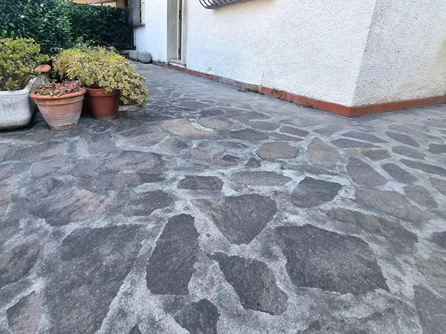 Immagine 1 di Casa bifamiliare in vendita  a Viareggio