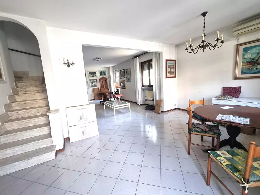 Immagine 3 di Casa bifamiliare in vendita  a Viareggio