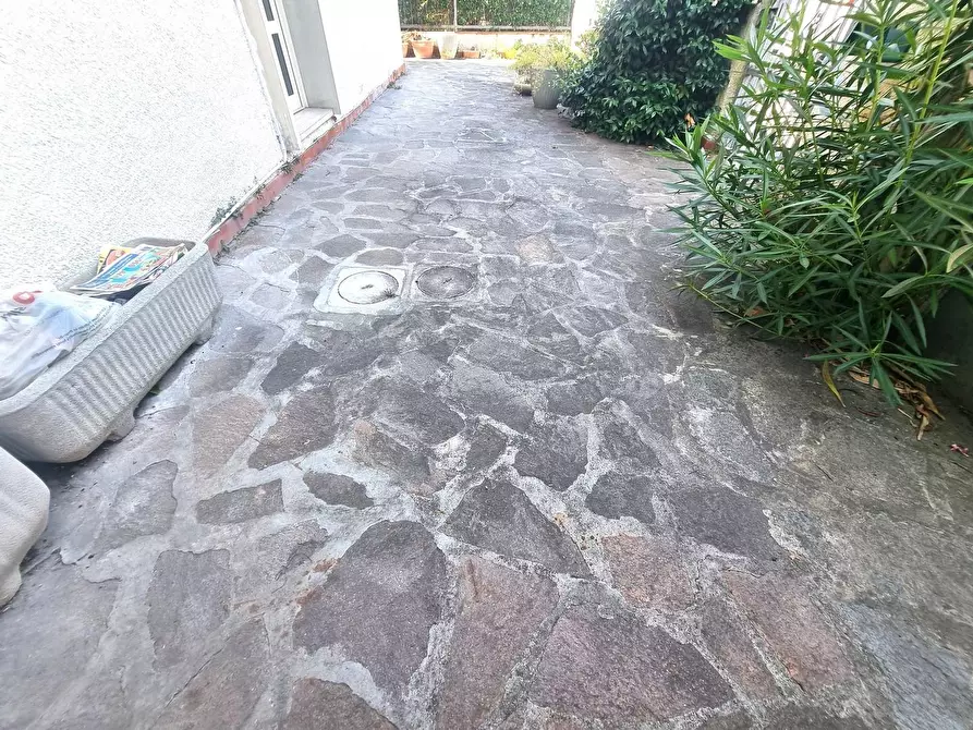 Immagine 4 di Casa bifamiliare in vendita  a Viareggio
