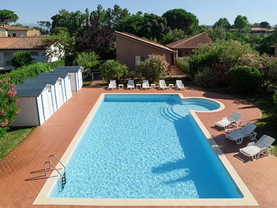 Immagine 2 di Villa in vendita  a Pisa