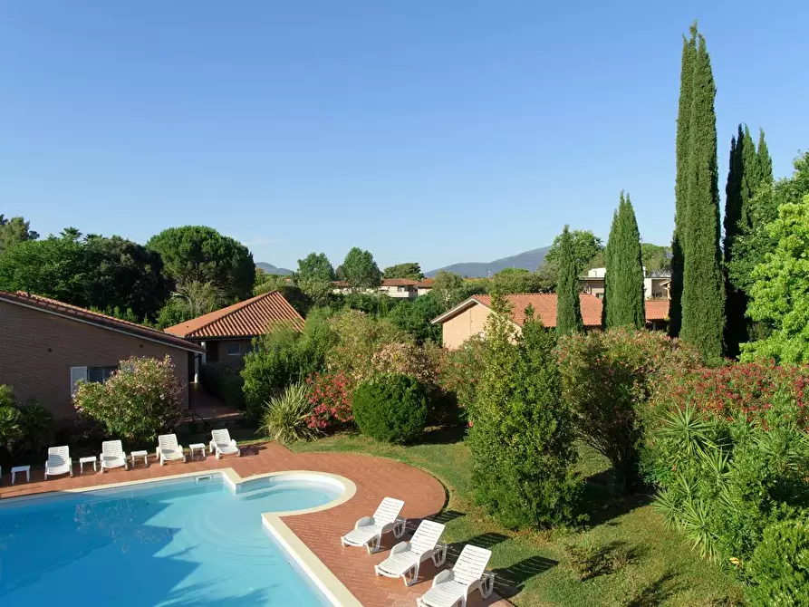 Immagine 5 di Villa in vendita  a Pisa