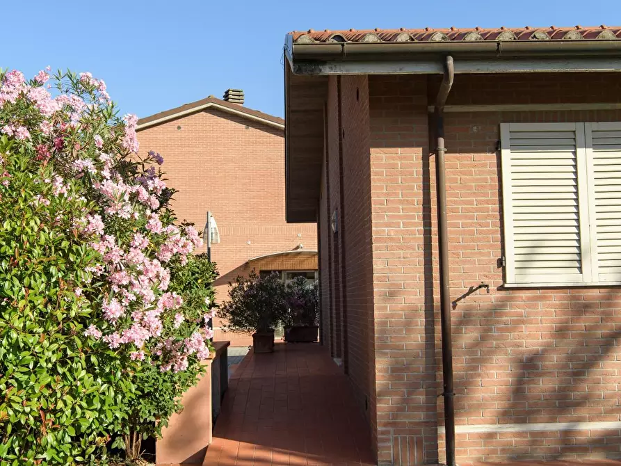 Immagine 13 di Villa in vendita  a Pisa