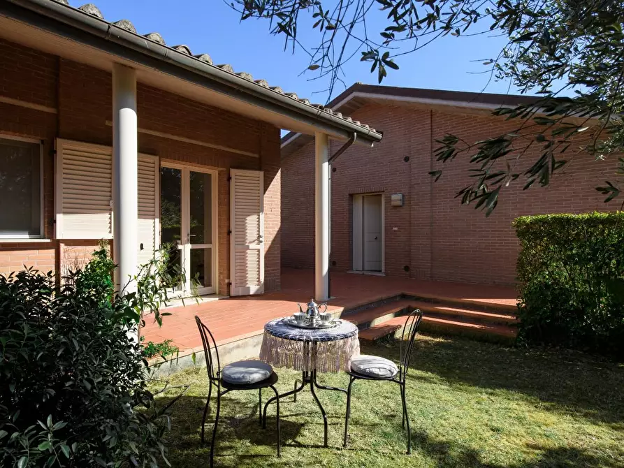Immagine 9 di Villa in vendita  a Pisa