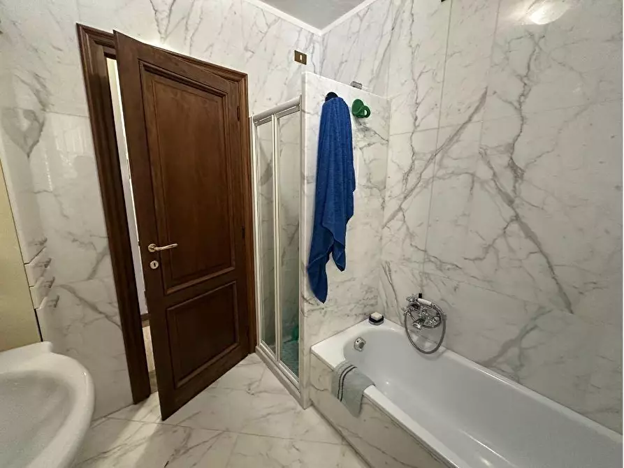 Immagine 17 di Appartamento in vendita  a Carrara