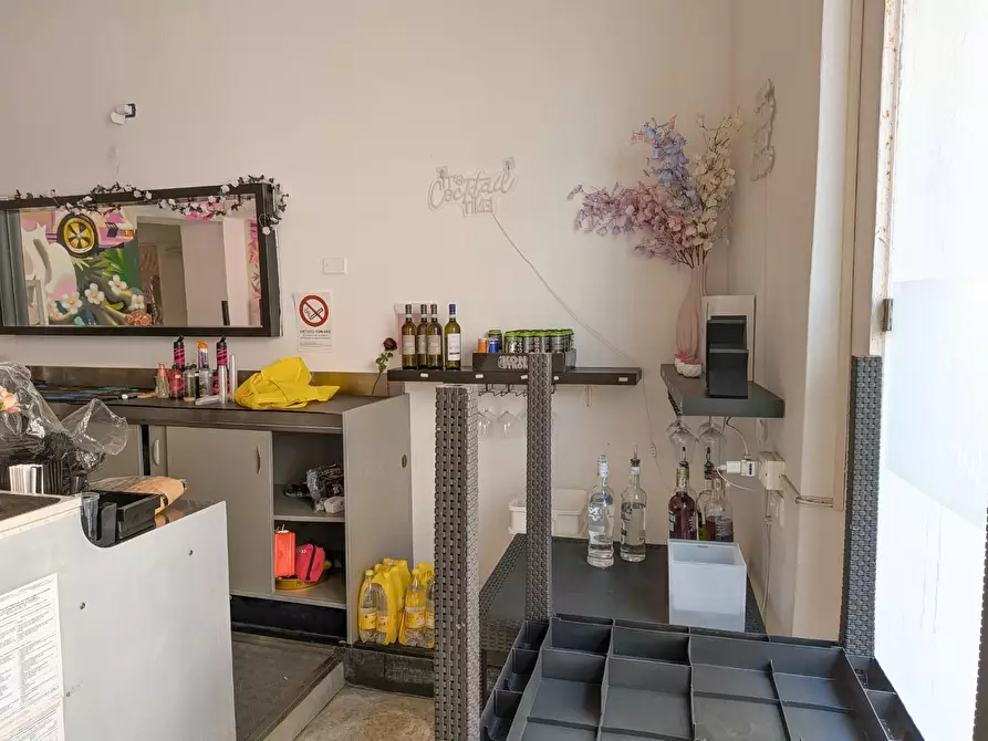 Immagine 4 di Negozio in affitto  a Massa