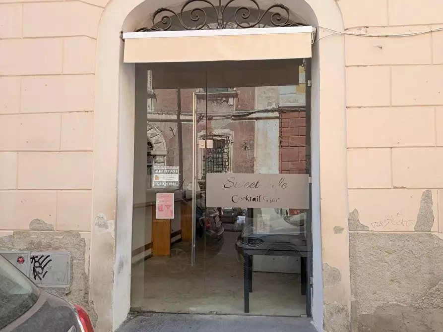 Immagine 1 di Negozio in affitto  a Massa
