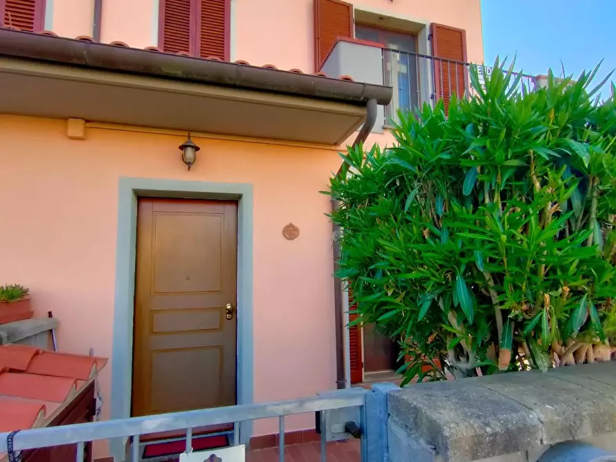 Immagine 1 di Villetta a schiera in vendita  a Calcinaia