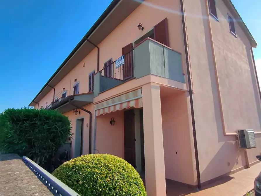 Immagine 2 di Villetta a schiera in vendita  a Calcinaia