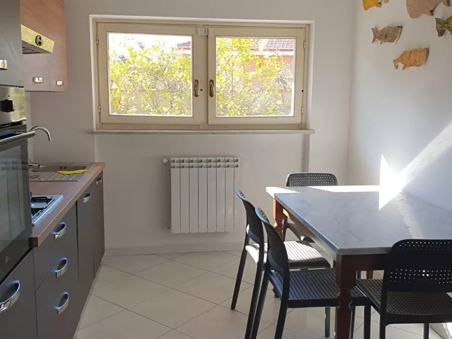 Immagine 3 di Appartamento in vendita  a Carrara