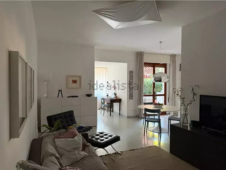 Immagine 1 di Appartamento in vendita  a Carrara