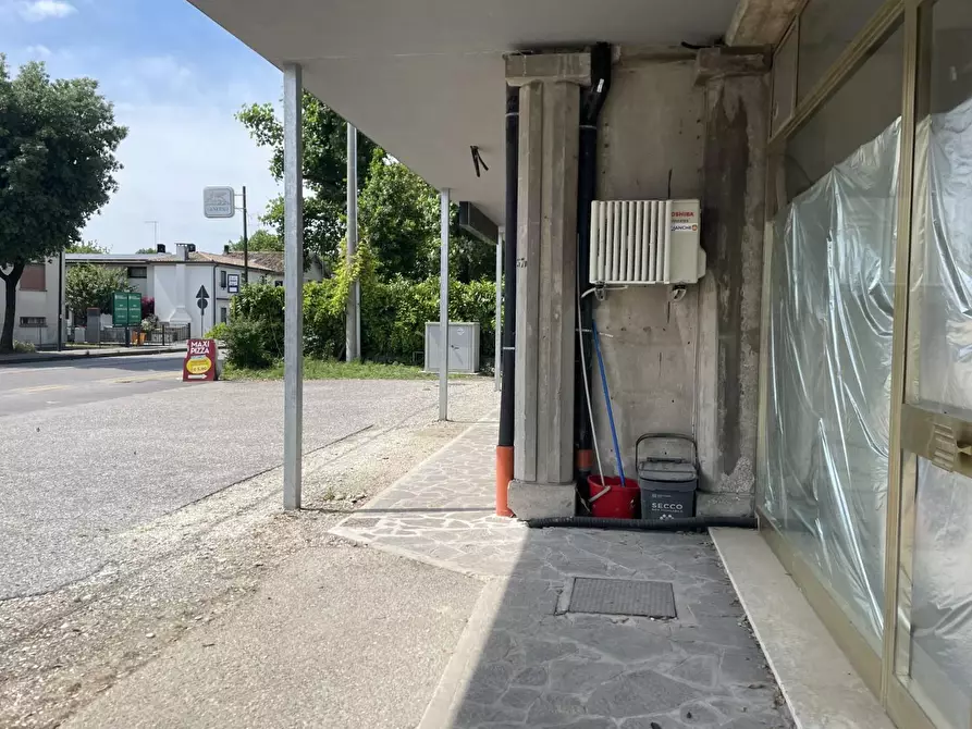 Immagine 5 di Negozio in affitto  a Treviso