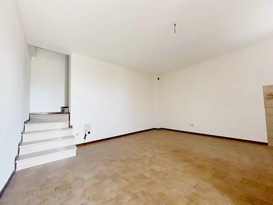 Immagine 5 di Casa bifamiliare in vendita  a Pescia