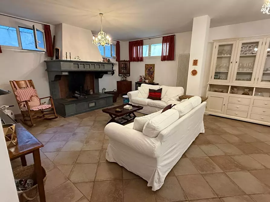 Immagine 36 di Villa in vendita  a Massa