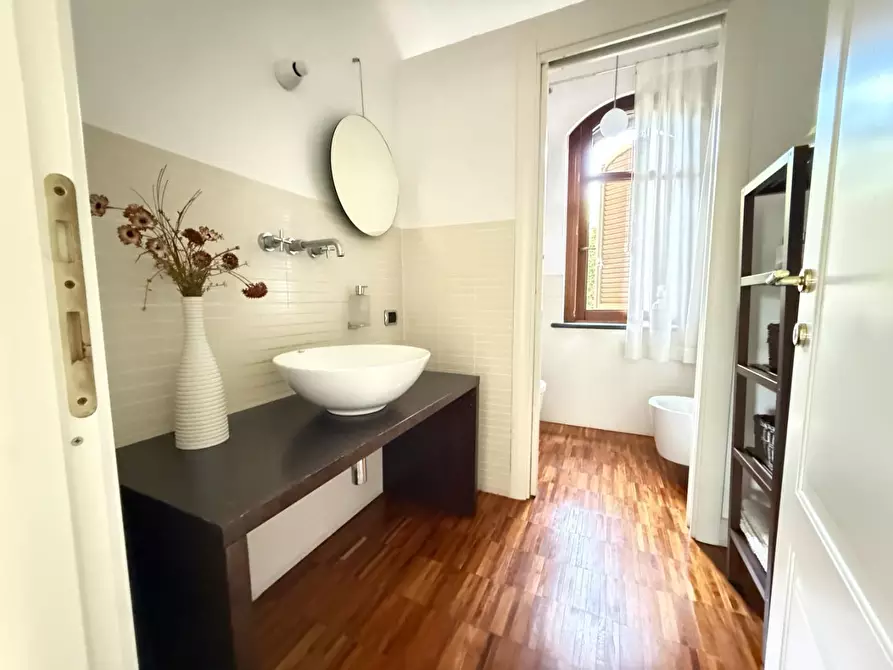 Immagine 18 di Villa in vendita  a Massa