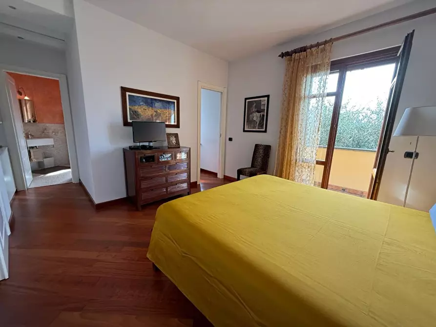 Immagine 21 di Villa in vendita  a Massa