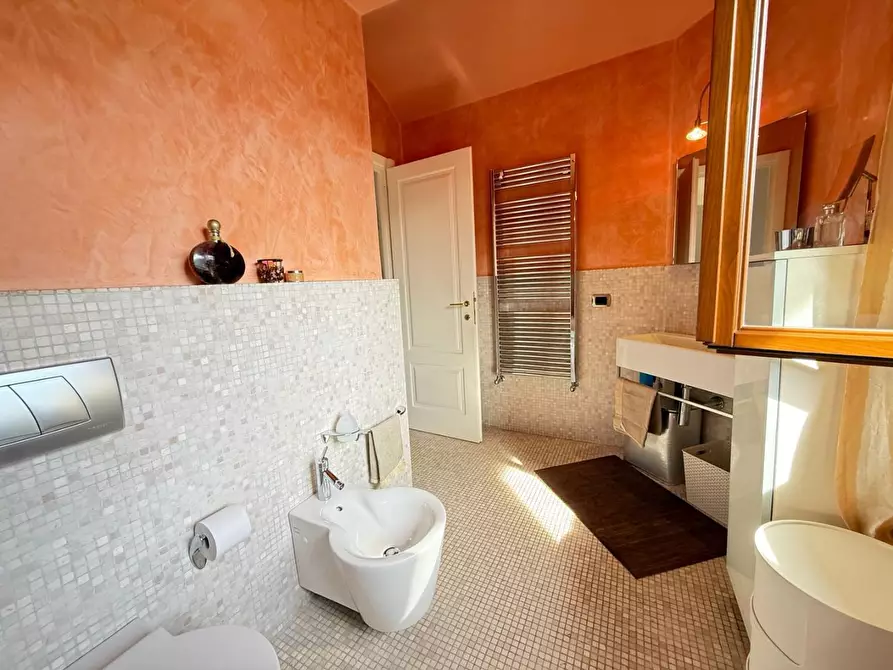 Immagine 24 di Villa in vendita  a Massa