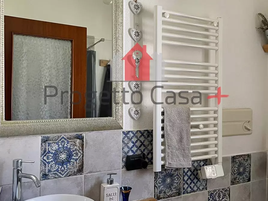 Immagine 42 di Appartamento in vendita  a Carnago