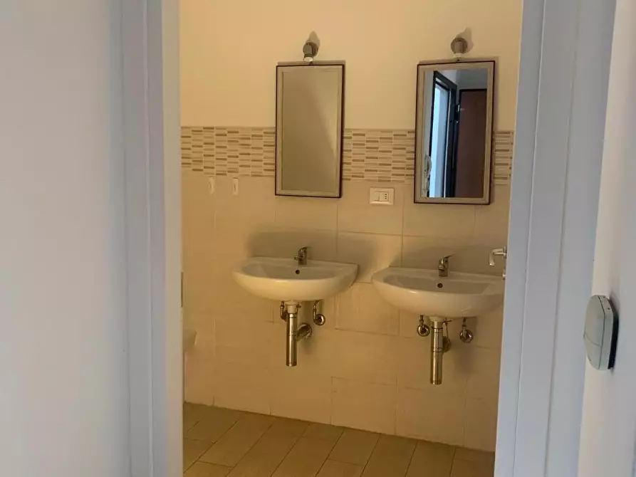Immagine 21 di Appartamento in vendita  a Livorno