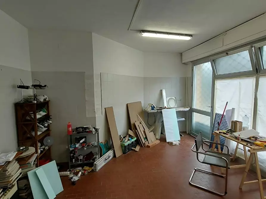 Immagine 3 di Negozio in vendita  a Calcinaia