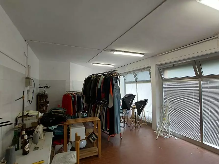 Immagine 5 di Negozio in vendita  a Calcinaia