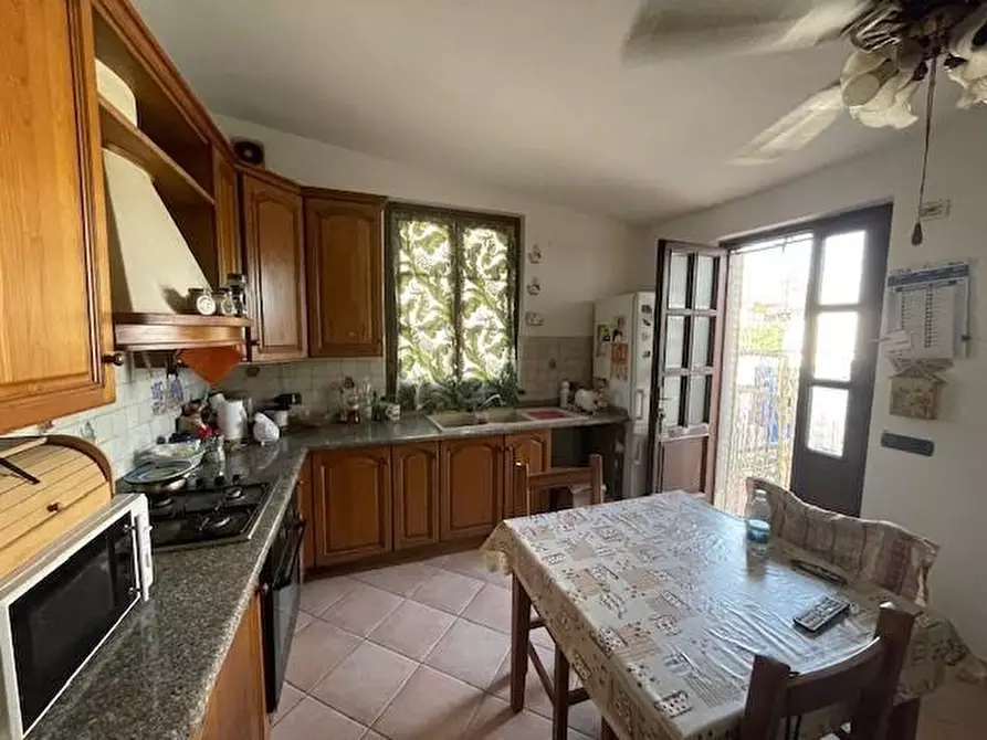 Immagine 3 di Villa in vendita  a Vecchiano