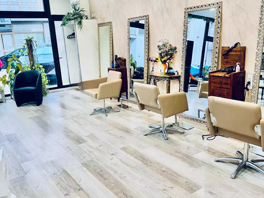 Immagine 10 di Locale commerciale in vendita  a Cascina