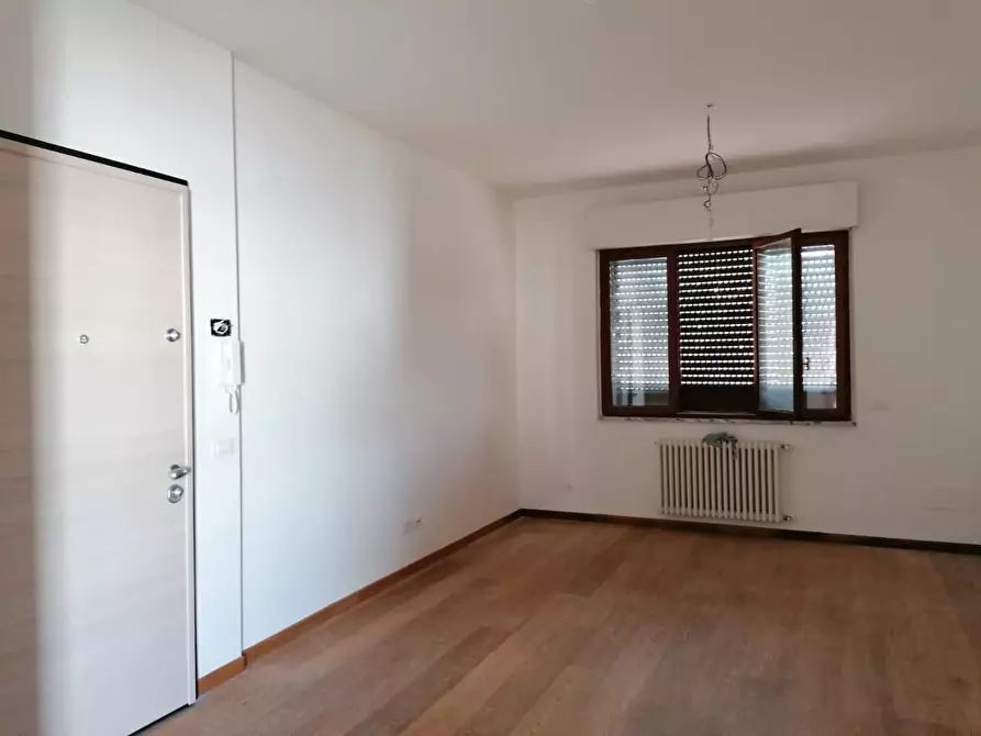 Immagine 2 di Appartamento in vendita  a Carrara