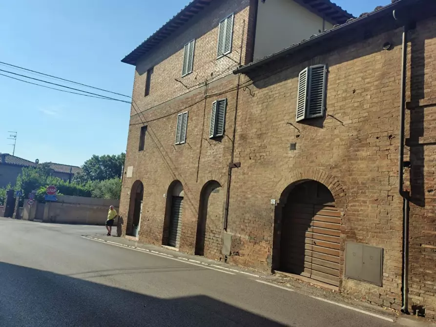 Immagine 1 di Appartamento in vendita  a Siena