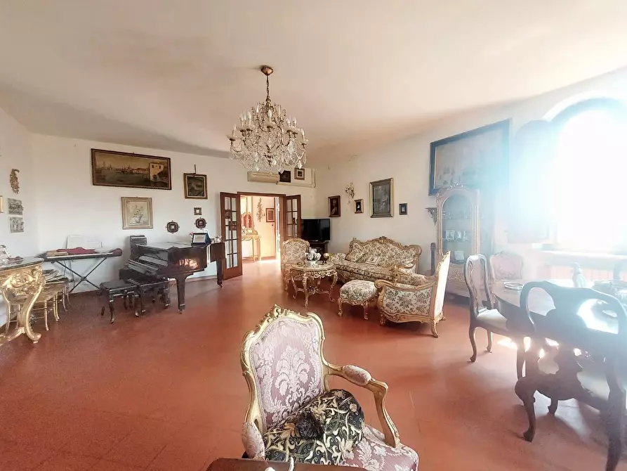 Immagine 44 di Villa in vendita  a Lucca