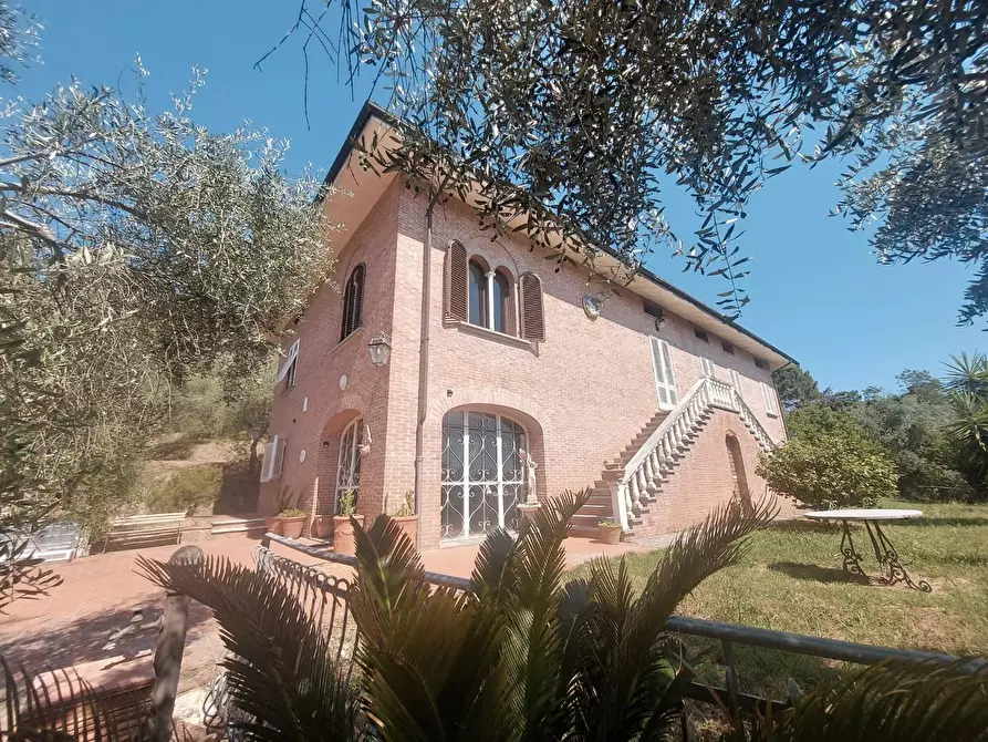 Immagine 53 di Villa in vendita  a Lucca