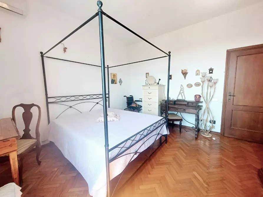 Immagine 35 di Villa in vendita  a Lucca