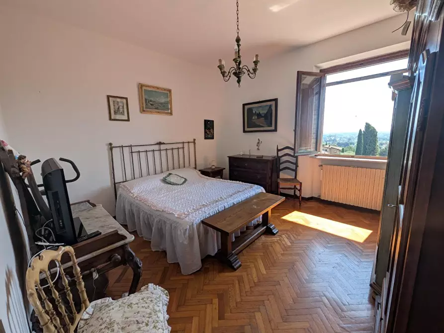 Immagine 43 di Villa in vendita  a Lucca
