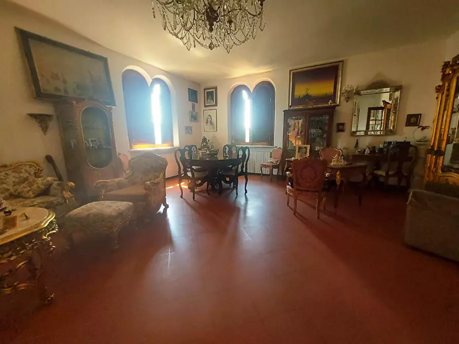 Immagine 42 di Villa in vendita  a Lucca