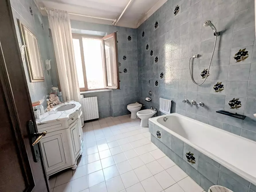Immagine 33 di Villa in vendita  a Lucca