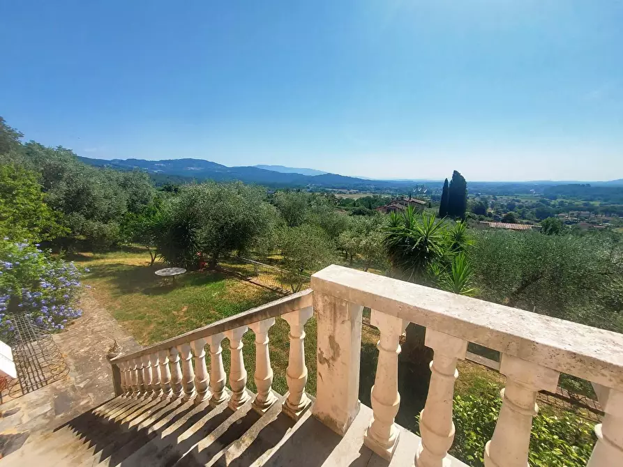 Immagine 3 di Villa in vendita  a Lucca