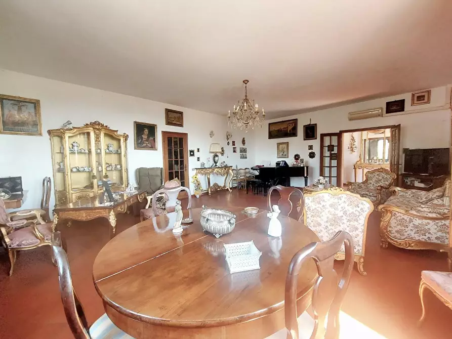 Immagine 20 di Villa in vendita  a Lucca