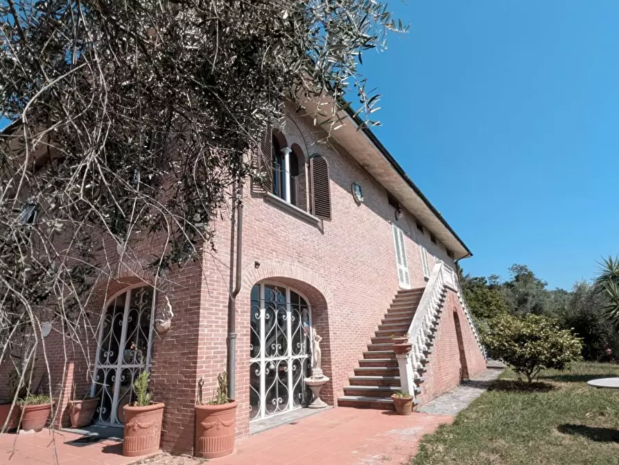 Immagine 14 di Villa in vendita  a Lucca