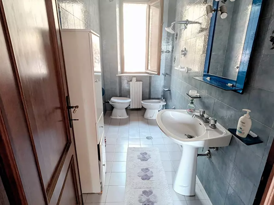 Immagine 34 di Villa in vendita  a Lucca